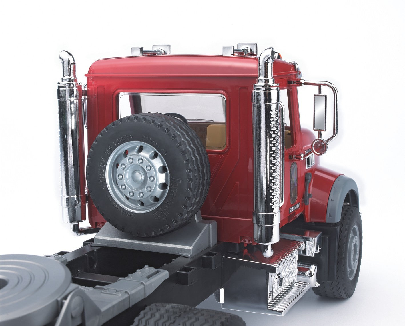 GRANITE TRUC WITH LOW LOADER