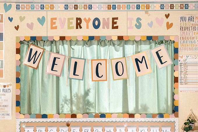 EVERYONE IS WELCOME SCALLOPED