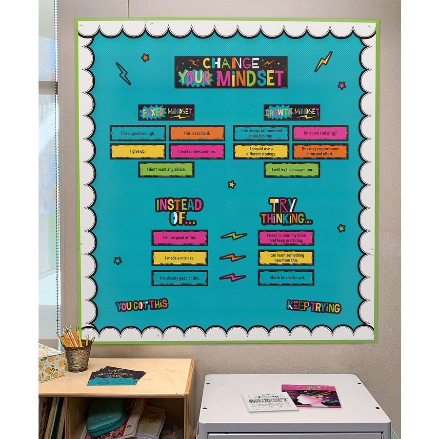 WHITE AND BLACK SCALLOP TRIM