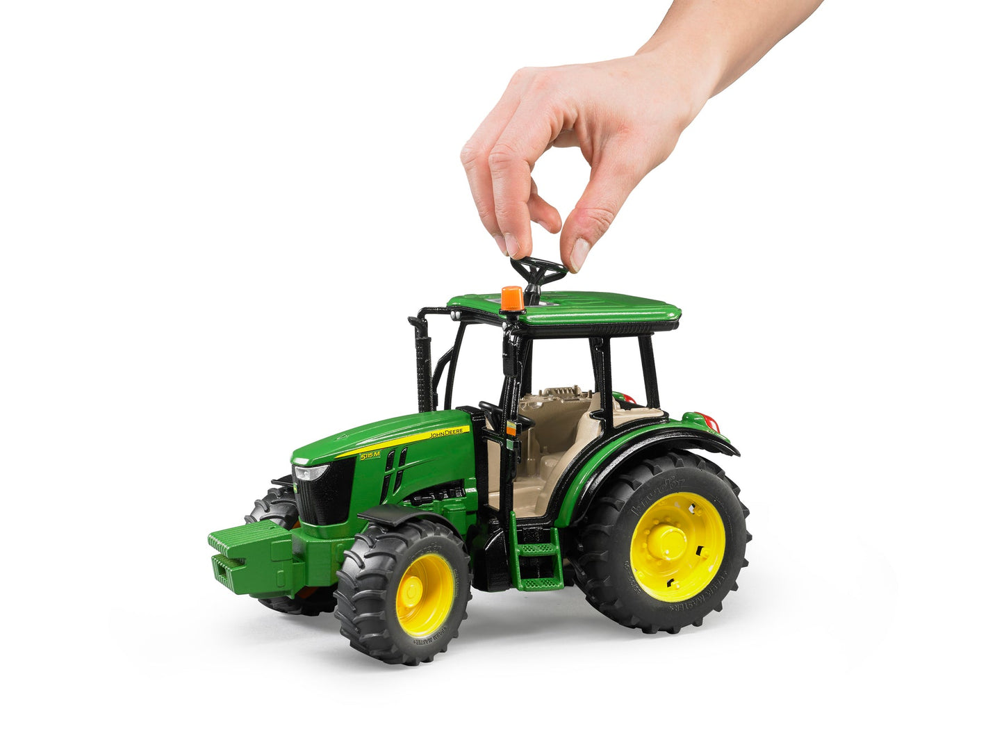 TRACTOR WITH TIPPING TRAILER