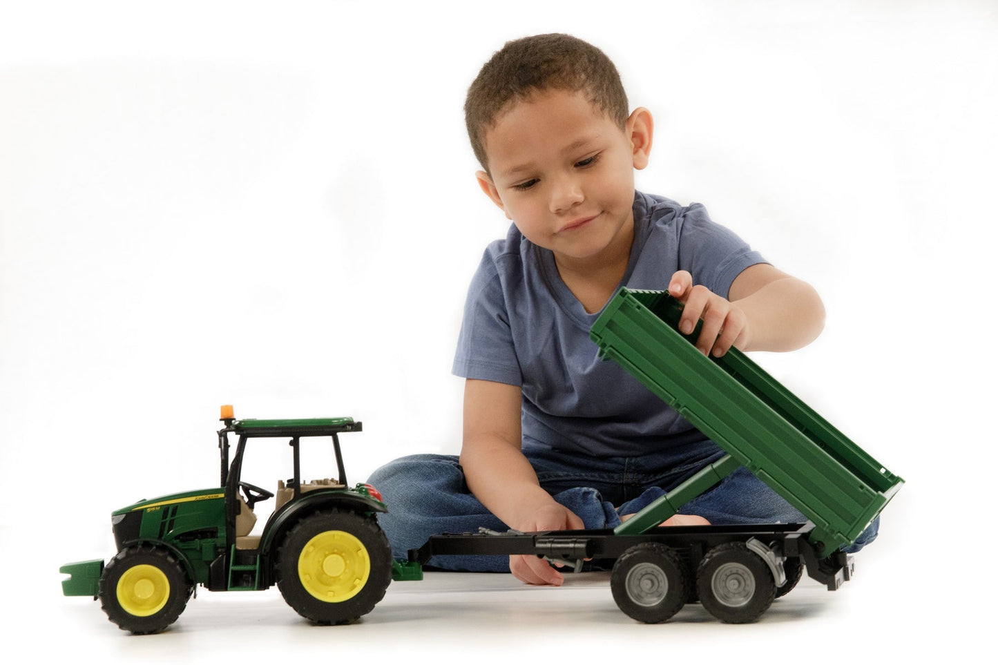 TRACTOR WITH SMALL TIPPING TRAILER